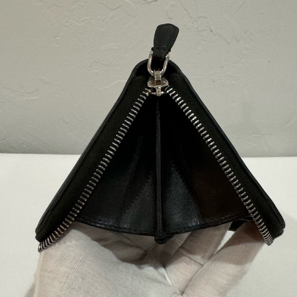 PRADA Saffiano Zippy Wallet - Picture 16 of 16